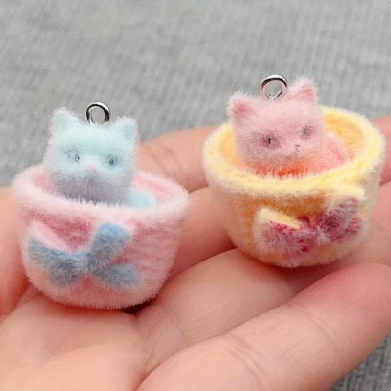 Jewelry Making Factory - 4pcs 3D plush resin cat pendant,
